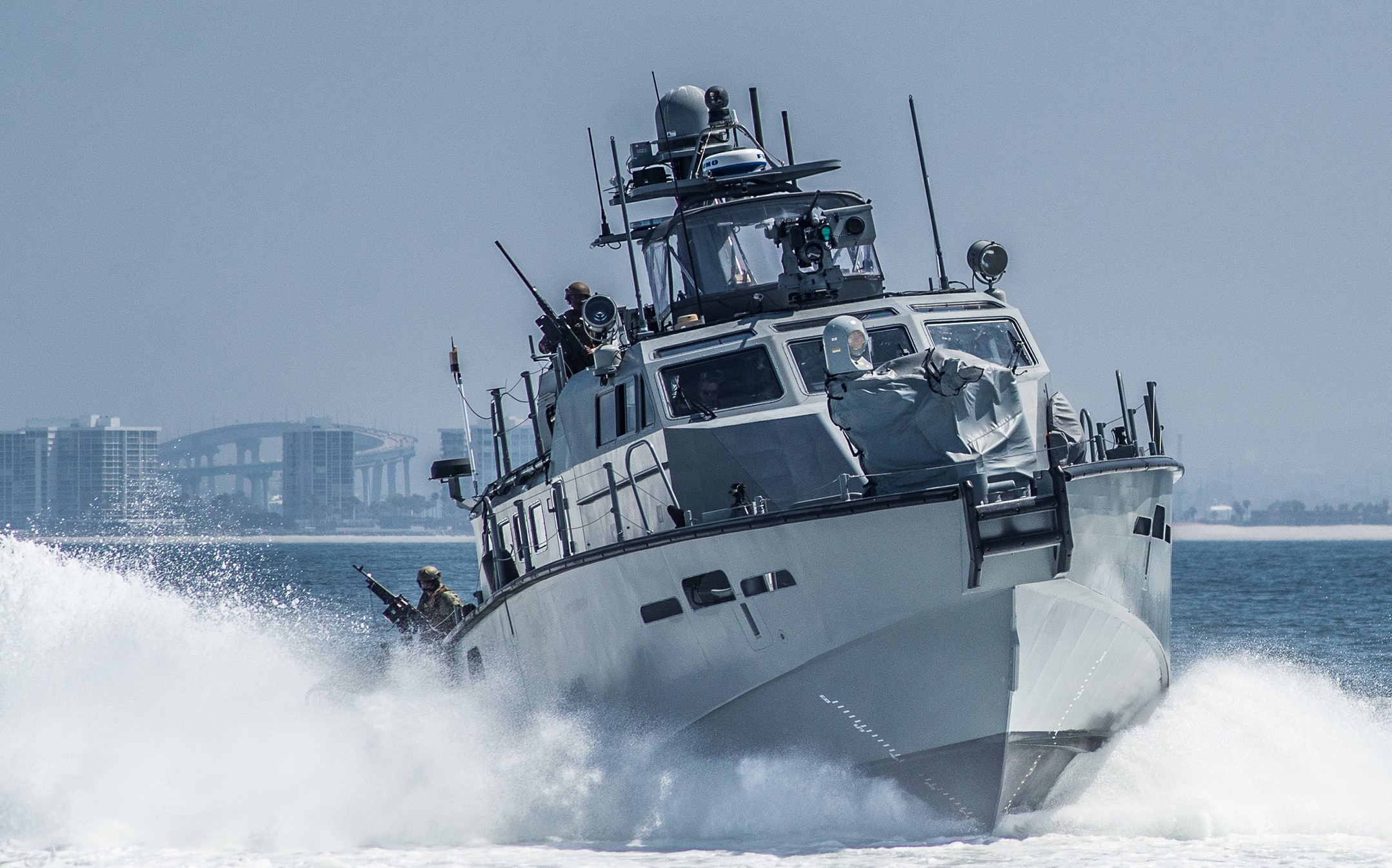 美國海軍MkⅥ巡邏艇在艦橋頂端也裝有1具FLIR的相同9吋系列熱影像儀。(圖/USN)