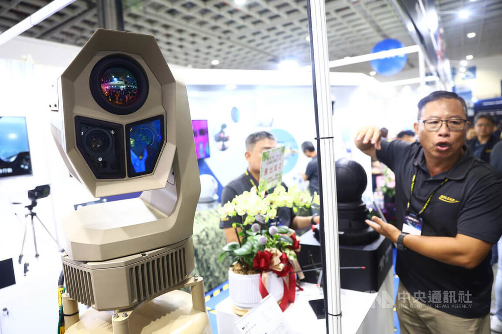 Teledyne FLIR代理商科力航太14日在國防展上展出最新型的RANGER HDC MR熱顯像儀。中央社記者游凱翔攝 112年9月14日